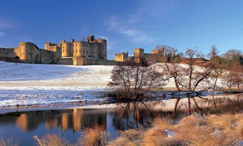 Edinburgh: Harry Potter and English Castles Tour in Spanish - Lindisfarne, or Holy Island: A Short Coastal Break