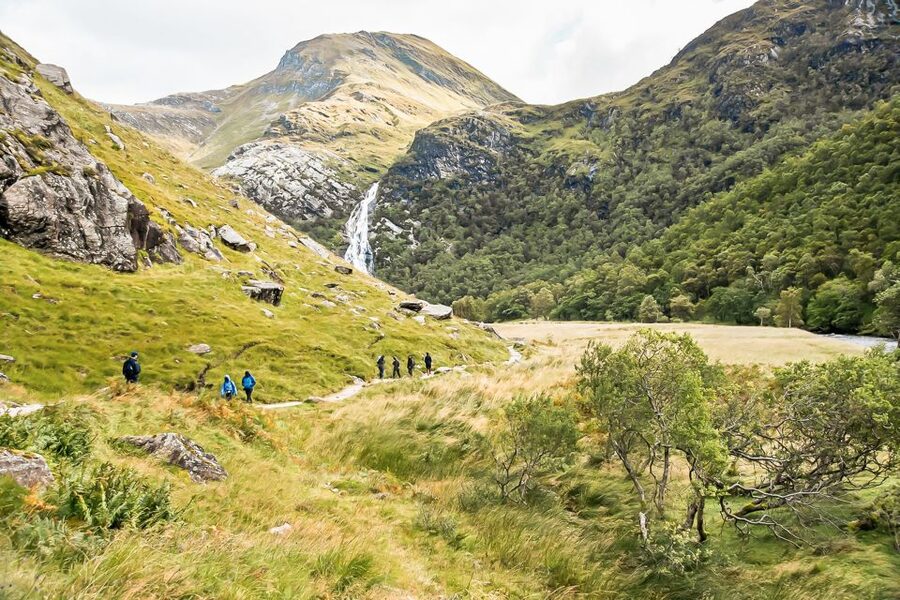 Edinburgh: Loch Ness, Glencoe & the Scottish Highlands Tour - Fort William lunch and the kilt mini introduction