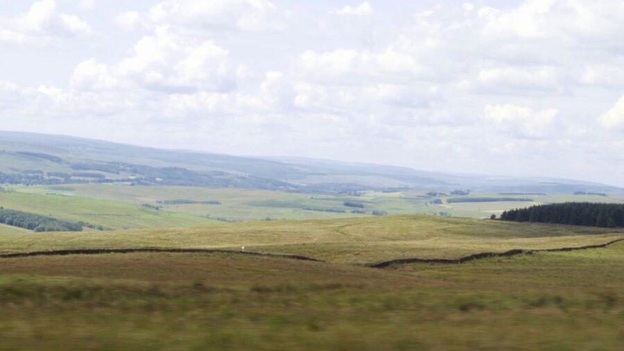 Edinburgh: Rosslyn Chapel and Hadrian's Wall Tour in Spanish - Weather, shoes, and how to enjoy the outdoors fast