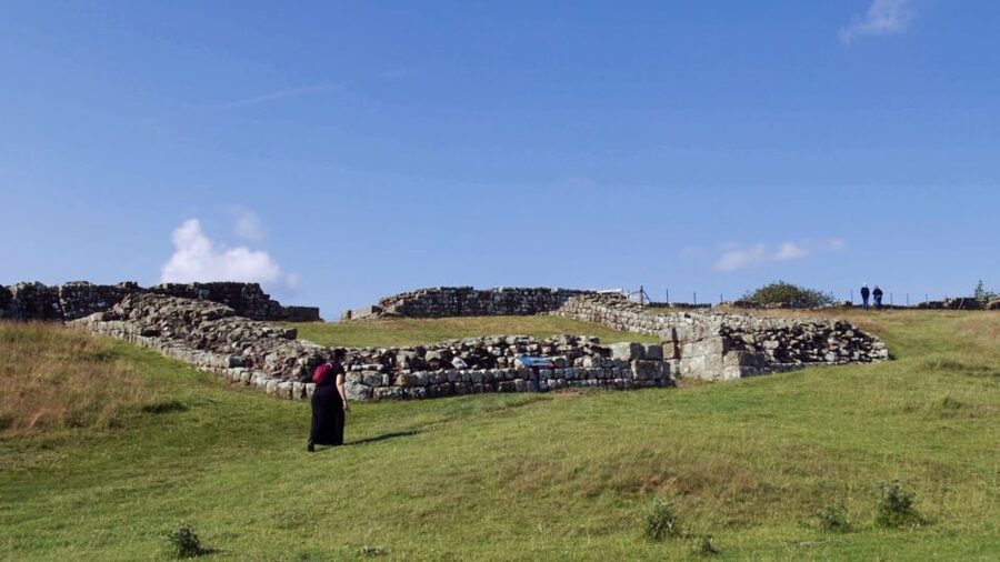 Edinburgh: Rosslyn Chapel and Hadrian's Wall Tour in Spanish - Jedburgh stop: a short reset in the Anglo-Scottish borderlands