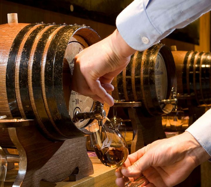 Edinburgh: Stirling, Whisky and St Andrews Tour in Spanish - Kingsbarns Distillery: guided tour and tasting that actually makes sense