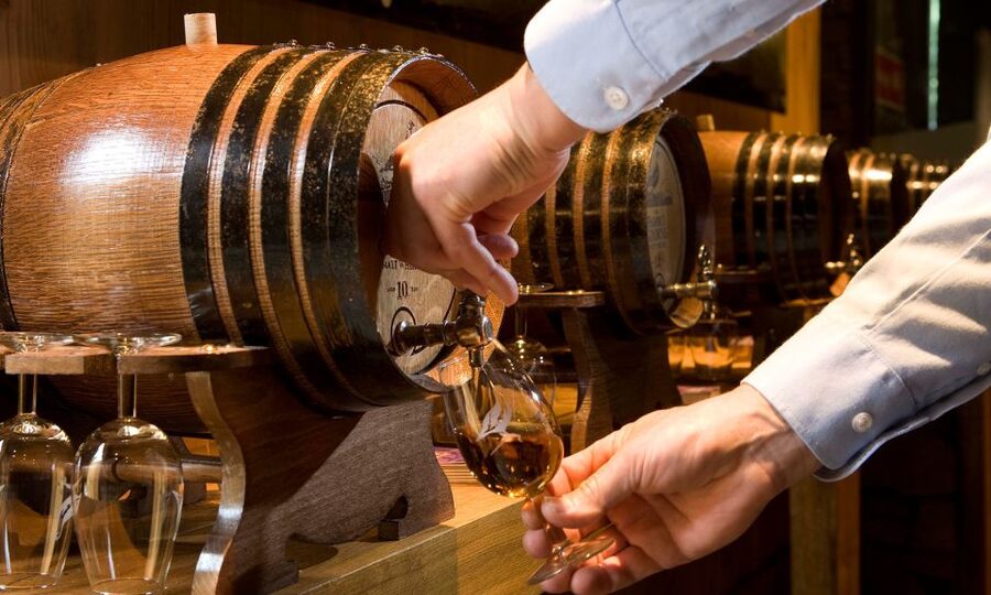 Edinburgh: Stirling, Whisky & St Andrews Tour in Italian - Italian-Day-Trip Basics: meeting point, timing, and what’s included