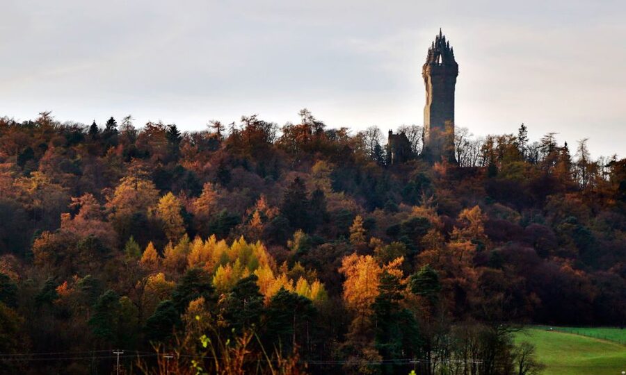 Edinburgh: Stirling, Whisky & St Andrews Tour in Italian - St Andrews: golf origins, cathedral ruins, and university streets