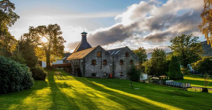 Edinburgh: Ultimate Whisky Experience - Edinburgh pickup to the Highlands drive: getting your bearings fast