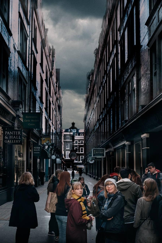 French Language: Original Harry Potter Walking Tour - Sorting into a House: Quiz, Trivia, and Friendly Competition