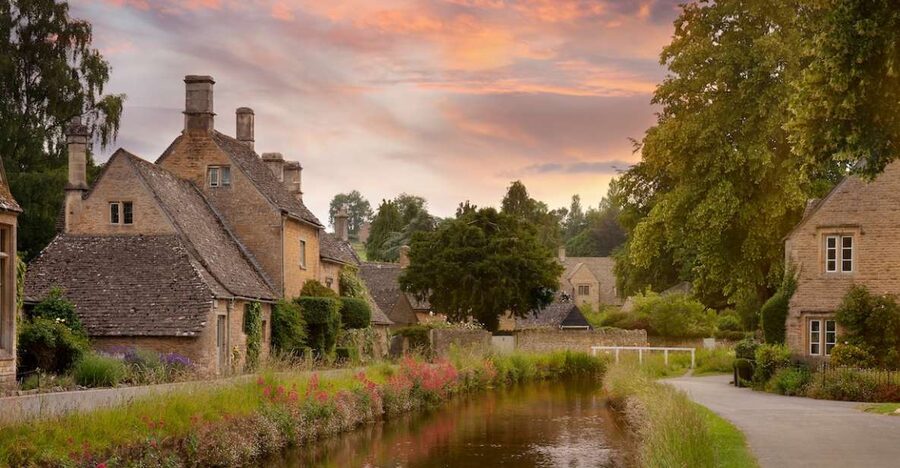 From Bath: Cotswolds Private Day Tour with Pickup - How the day flows: pickup timing, private pacing, and Mercedes V-Class comfort