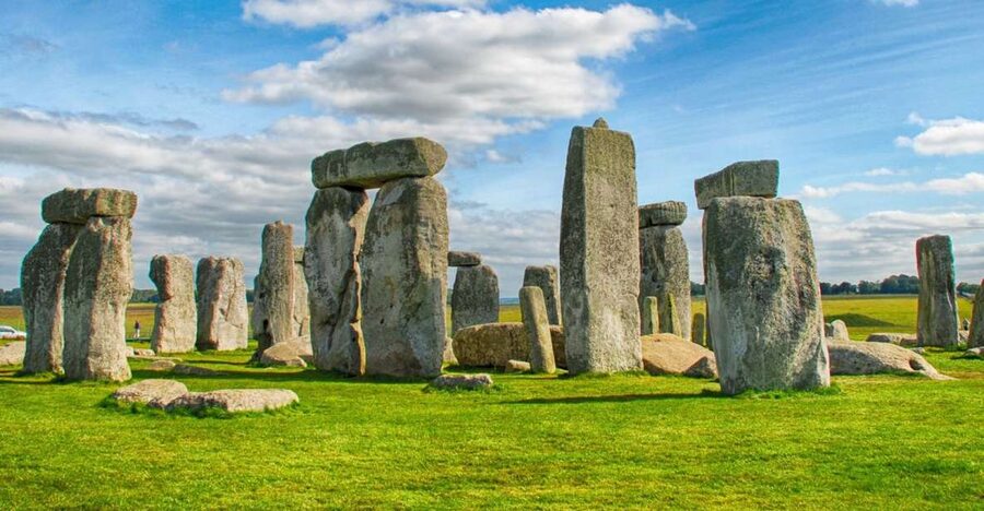 From Birmingham: Stonehenge & Bath Day Tour - Stonehenge time: audio guide + pathways to the UNESCO stones
