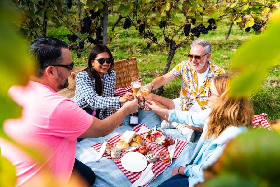 From Brighton: Sussex Wine Tour on a Vintage Bus with Lunch - The lunch break that actually feels like part of the experience