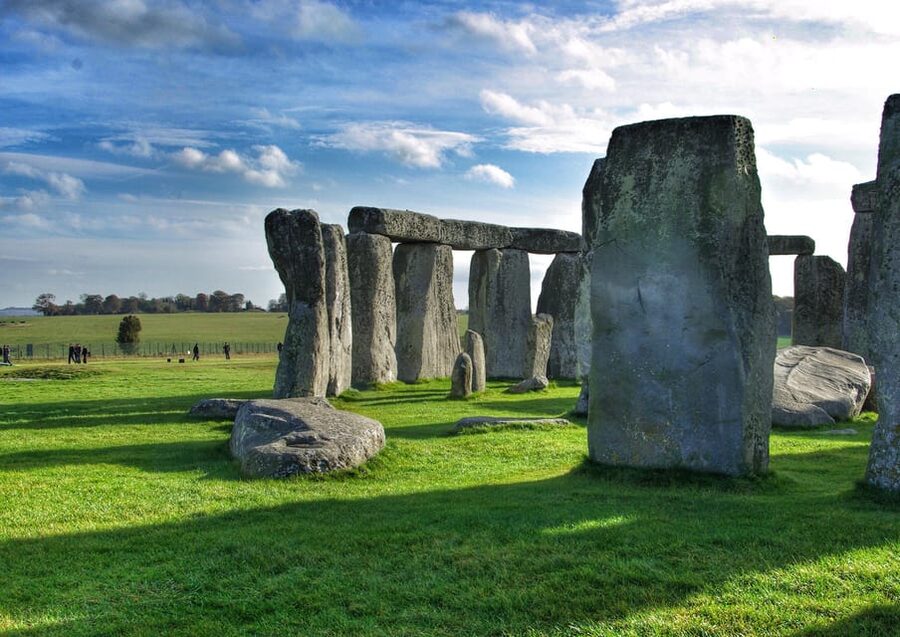 From Cambridge: Guided Day Tour to Bath and Stonehenge - Using your Stonehenge free time and visitor centre