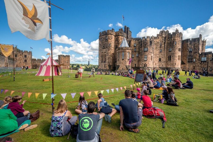 From Edinburgh: Day Trip to Bamburgh and Alnwick Castle - Using the traditional village stop without feeling rushed