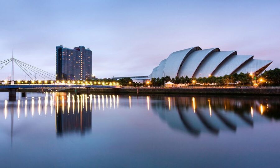 From Edinburgh: Glasgow & Scottish lakes Spanish Tour - Lake Katrine: legends, Sir Walter Scott, and that shore walk