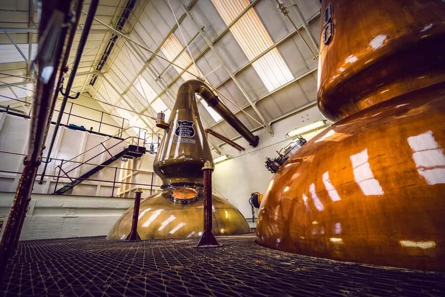 From Edinburgh: Glenkinchie Distillery Tour & Whisky Tasting - Time on-site: shop browsing and the rhythm of the visit