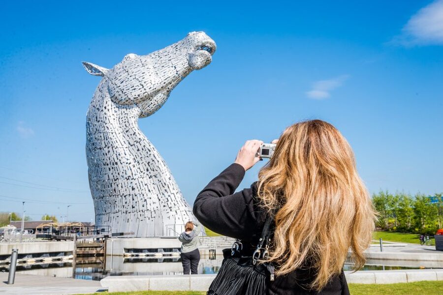 From Edinburgh: Loch Lomond, Kelpies & Stirling Castle Tour - Stirling Castle, the Key to Scotland: where your day history gets real