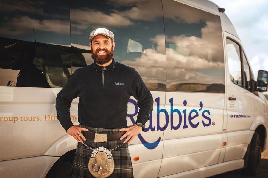 From Edinburgh: Loch Lomond, Kelpies & Stirling Castle Tour - Getting rolling: the Kelpies stop from Edinburgh’s bus station