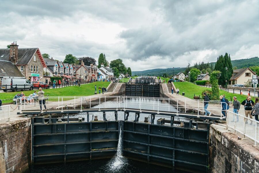From Edinburgh: Loch Ness, Glencoe & Scottish Highlands Tour - Nessie hunting: the optional Loch Ness boat cruise reality check