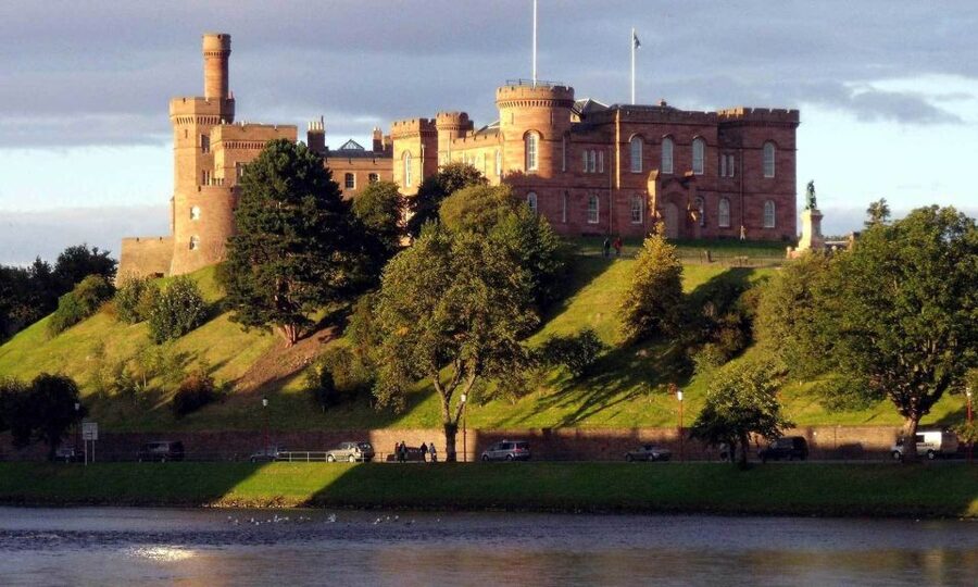 From Edinburgh: Loch Ness & Inverness Tour in Spanish - Key highlights on this Spanish Loch Ness day trip