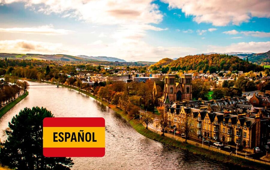 From Edinburgh: Loch Ness & Inverness Tour in Spanish - From Edinburgh’s Royal Mile to Bankfoot Hairy Coos break