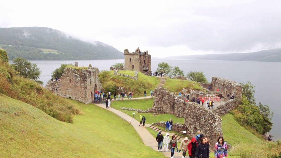 From Edinburgh: Loch Ness & Inverness Tour in Spanish - Pitlochry and Dunkeld: short stops that give the drive character