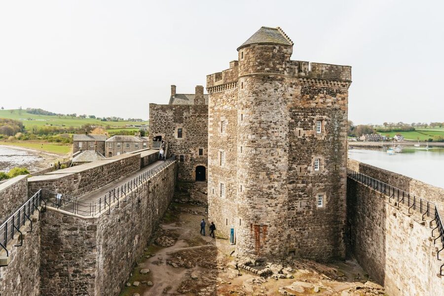 From Edinburgh: Outlander Experience 2-Day Tour - The Guide Factor: Storytelling, Humor, and Music on the Road