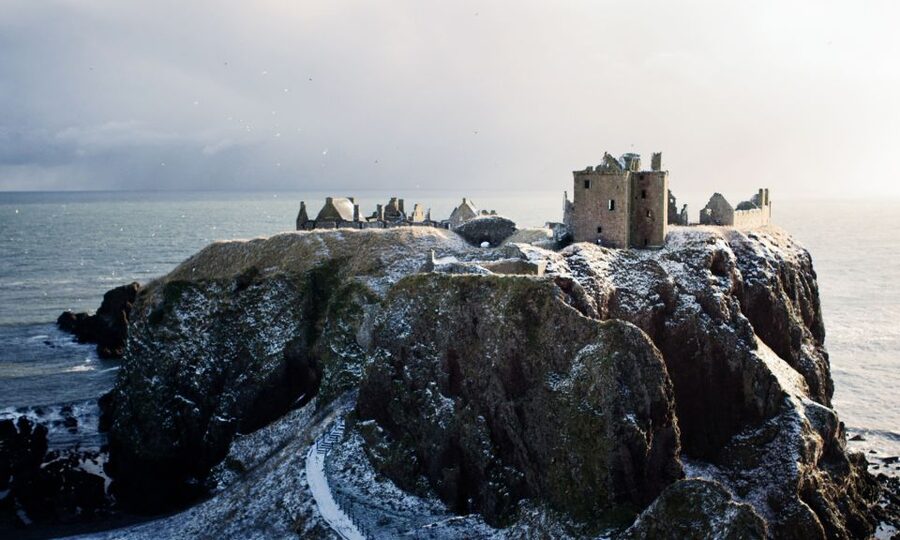From Edinburgh: Scottish Castles Tour in Spanish - Stonehaven free time: the part you can actually enjoy on your terms