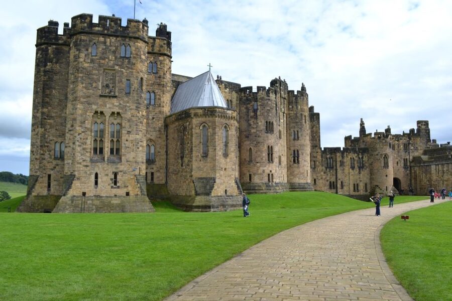 From Edinburgh: Viking Coast & Alnwick Castle Day Tour - Crossing into Northumberland: why the border matters here