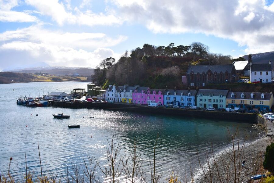 From Glasgow: 3-Day Isle of Skye, Highlands & Loch Ness Tour - Skye Day Choice: Castles and Views, or Uig and Traditional Blackhouses
