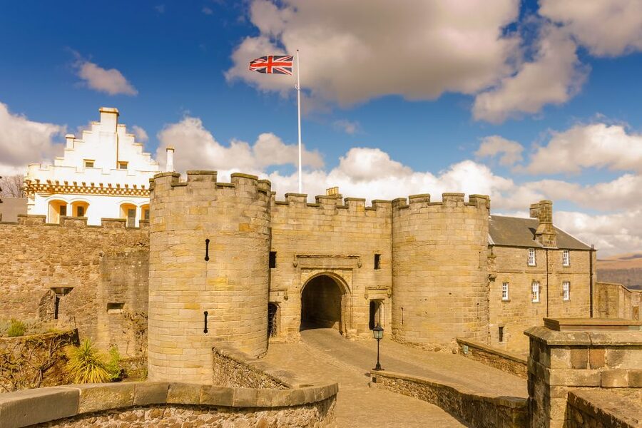 From Glasgow: Loch Lomond, Trossachs & Stirling Castle Tour - Loch Lomond Shores and Luss: choosing the stroll over the boat