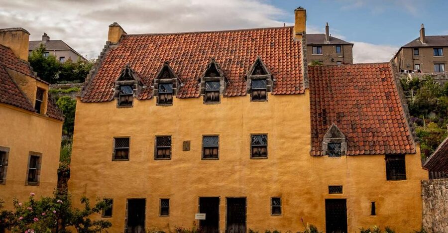 From Glasgow: Outlander Adventure Tour with Tickets - Falkland: Inverness in Disguise and Monty Python Footsteps