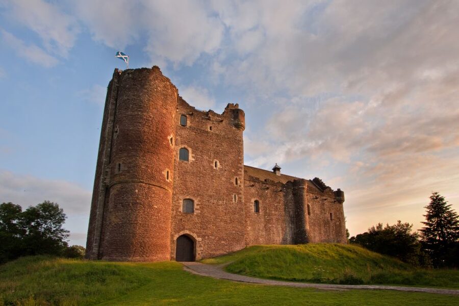 From Glasgow: Outlander Adventure Tour with Tickets - Doune Castle, Castle Leoch, and Life as an Earl in the 14th Century
