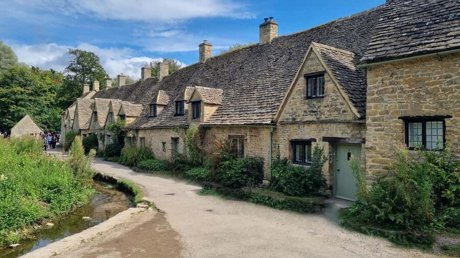 From London: 7 Unmissable Cotswolds Stops Small-Group Tour - Paddington to the Cotswolds, in a 16-seat Mercedes you can actually enjoy