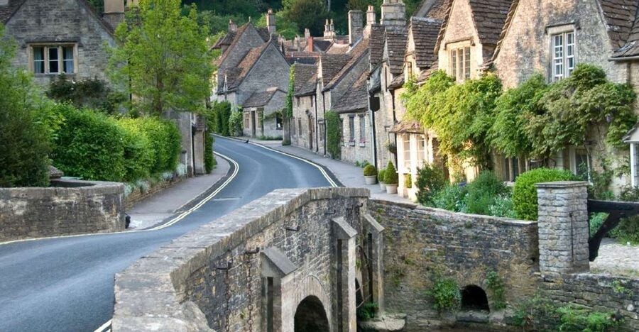 From London: Full-Day Guided Tour of the Cotswolds - How the guide makes the difference: humor, history, and local tips