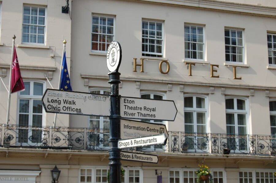 From London: Half-Day Trip to Windsor with Castle Tickets - From Earls Court to Windsor Castle in under an hour