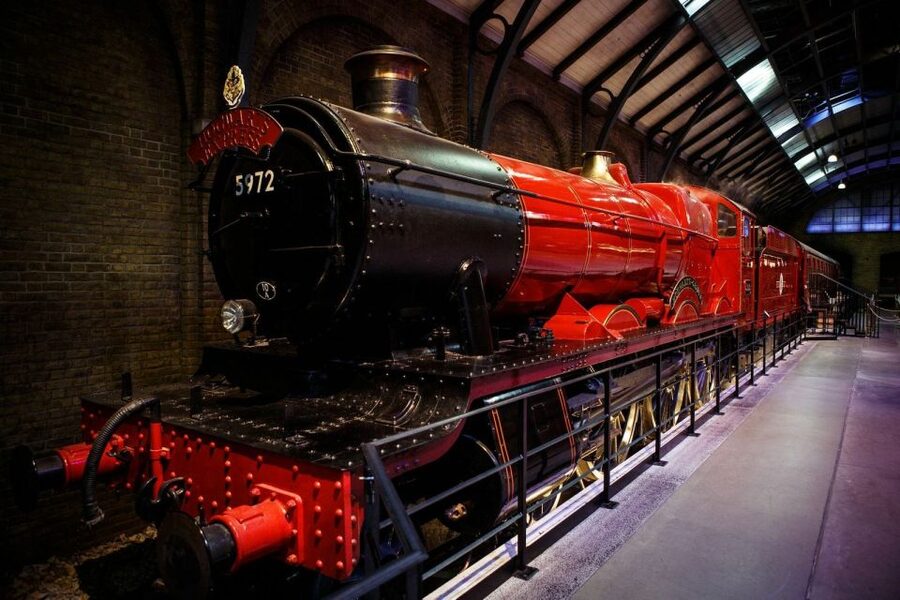 From London: Harry Potter Family Package with Transfers - Great Hall and Dumbledore’s office: your family photo targets