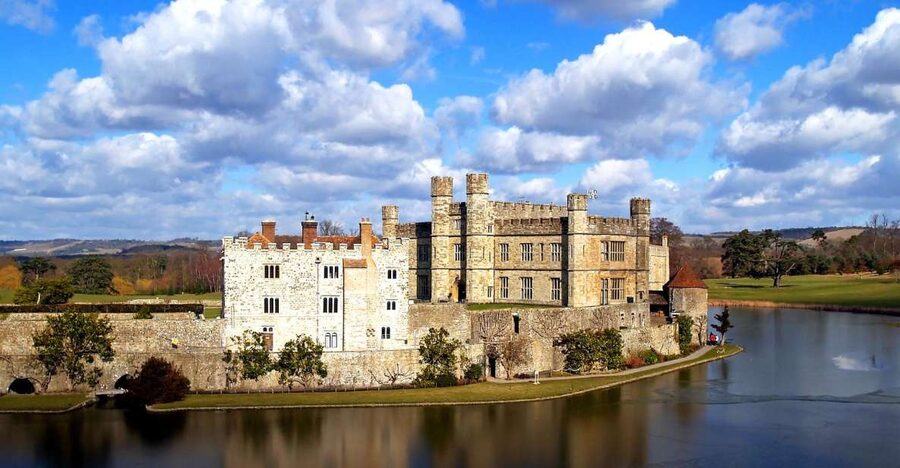 From London: Leeds Castle, Canterbury, Dover and Greenwich - Leaving London from Victoria Coach Station, right on time