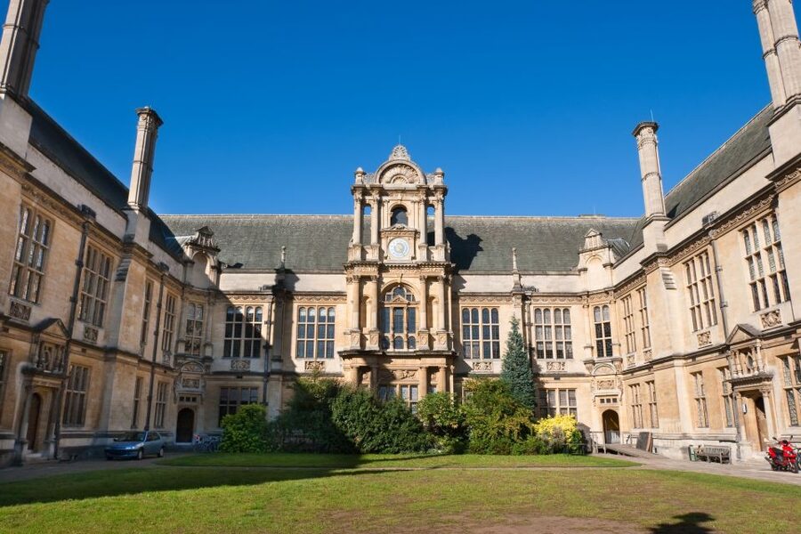 From London: Oxford and Cambridge Universities Tour - The Tradeoffs: Traffic, Closures, and Short Timed Visits