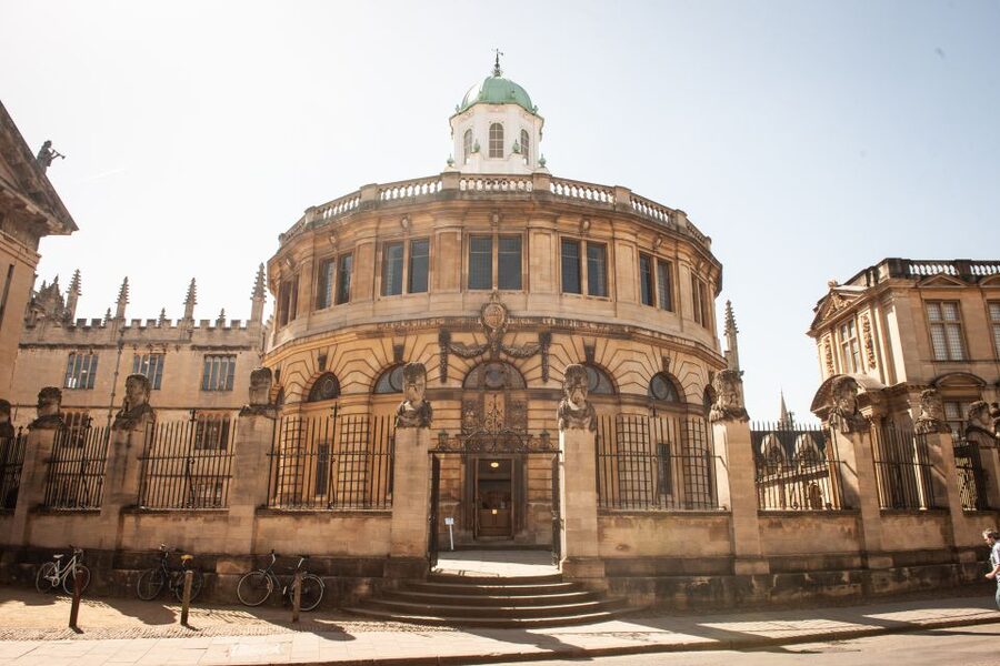 From London: Oxford and Cotswolds Villages Day Trip - Oxford at Walking Speed: Christ Church Great Hall and College Precinct Time
