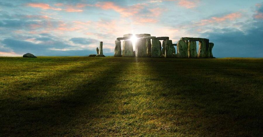 From London: Private Stonehenge Sunrise Viewing & Bath - Roman Baths Museum: the “best preserved” spa that still makes sense