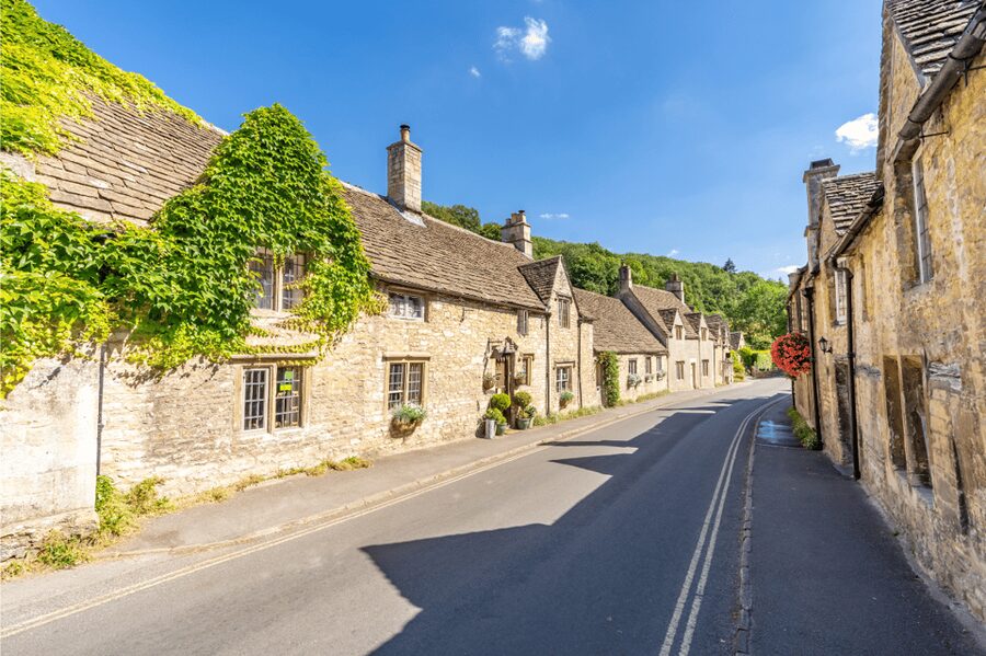 From London: Small Group Stonehenge, Bath & Cotswolds Tour - The value of a small group on backroads (and why it matters)