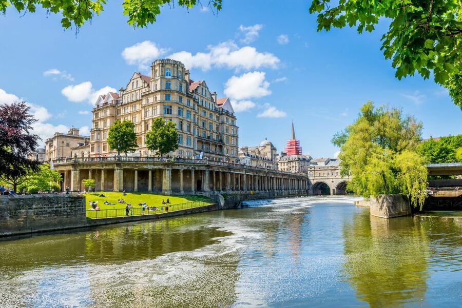 From London: Stonehenge and Bath Full-Day Tour - Leaving London: the morning ride and what you should do first