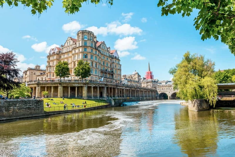 From London: Stonehenge and Bath Full-Day Tour with Guide - From Earls Court to Salisbury Plain: the coach part of your day