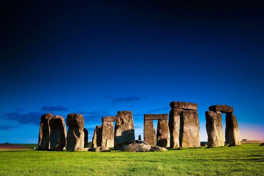 From London: Stonehenge & Roman Baths Full-Day Trip - The human factor: guides that shape the mood of the day