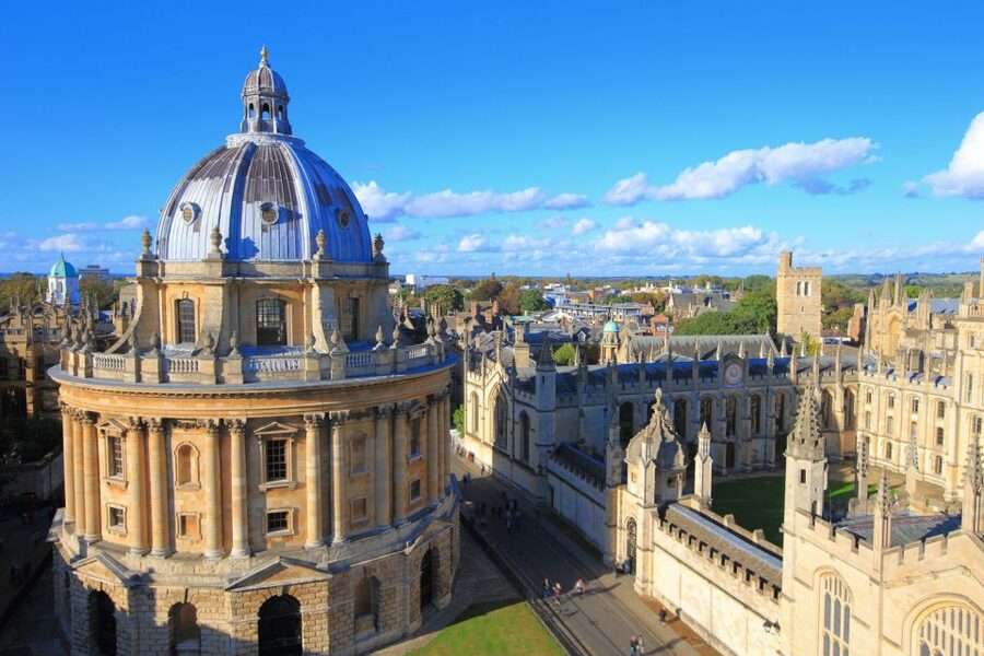 From London: Warwick, Oxford, Stratford & Cotswolds Day Tour - Why the guides can make or break this day