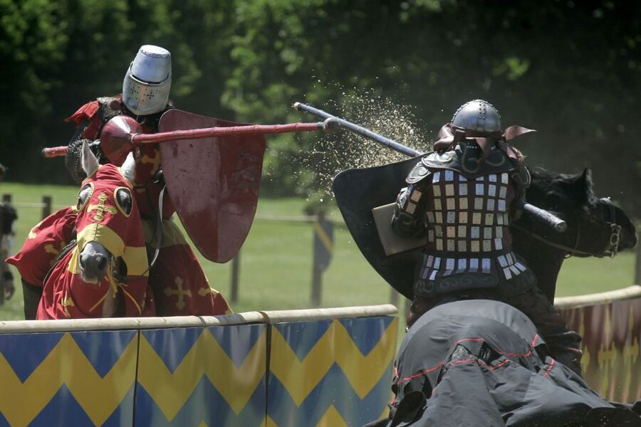 From London: Warwick, Oxford, Stratford & Cotswolds Day Tour - Warwick Castle’s Great Hall and tower views, plus the Kingmaker show