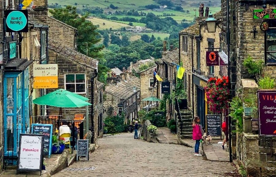From Manchester: Dales and Brontë Country Small Group Tour - From Manchester to Haworth: Brontë Parsonage Museum and old-stone village time