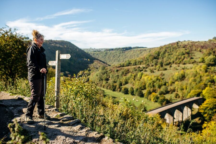 From Manchester: Derbyshire and Peak District Day Trip - Castleton’s Old Streets, Valley Views, and an On-the-Ground History Primer