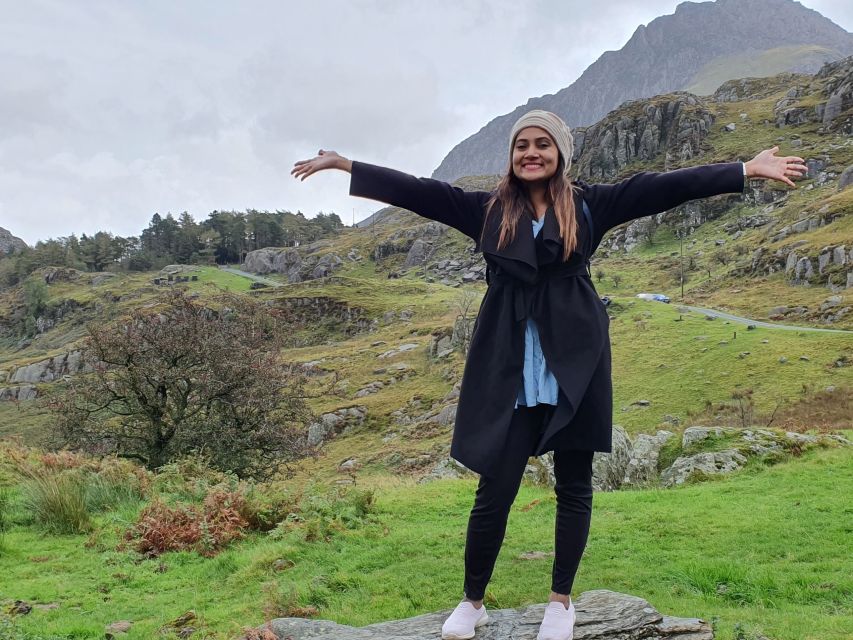 From Manchester: North Wales Sightseeing Adventure Day Trip - Start at Manchester Airport, then trade traffic for story time