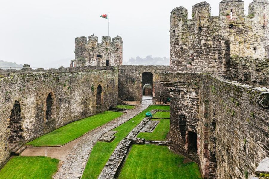From Manchester: North Wales, Snowdonia, and Chester Tour - Meeting point and getting set up (Store Street, luggage rules)