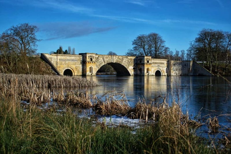 From Oxford: Churchill Tour to Blenheim Palace & his grave. - Churchill in Bladon: His Birthplace Connection and His Grave Visit