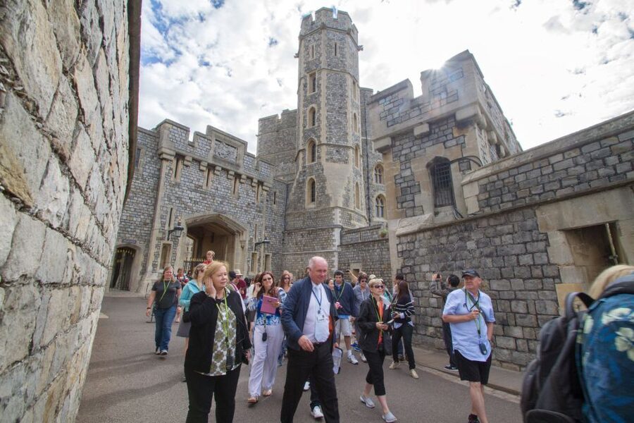 Full-Day Stonehenge and Bath Tour - Stonehenge entry with real time, plus the guidebook perk