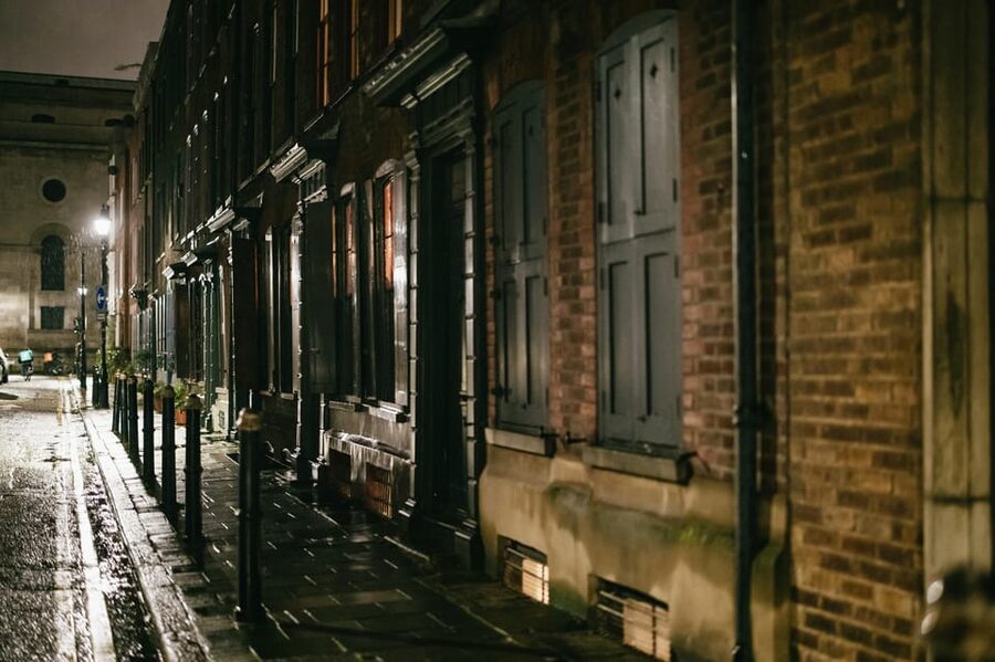 German Language : Original Jack the Ripper Tour - Sherlock Holmes shows up for a reason